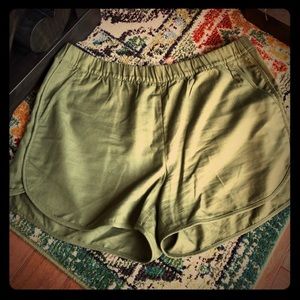 Madewell pull on shorts army green